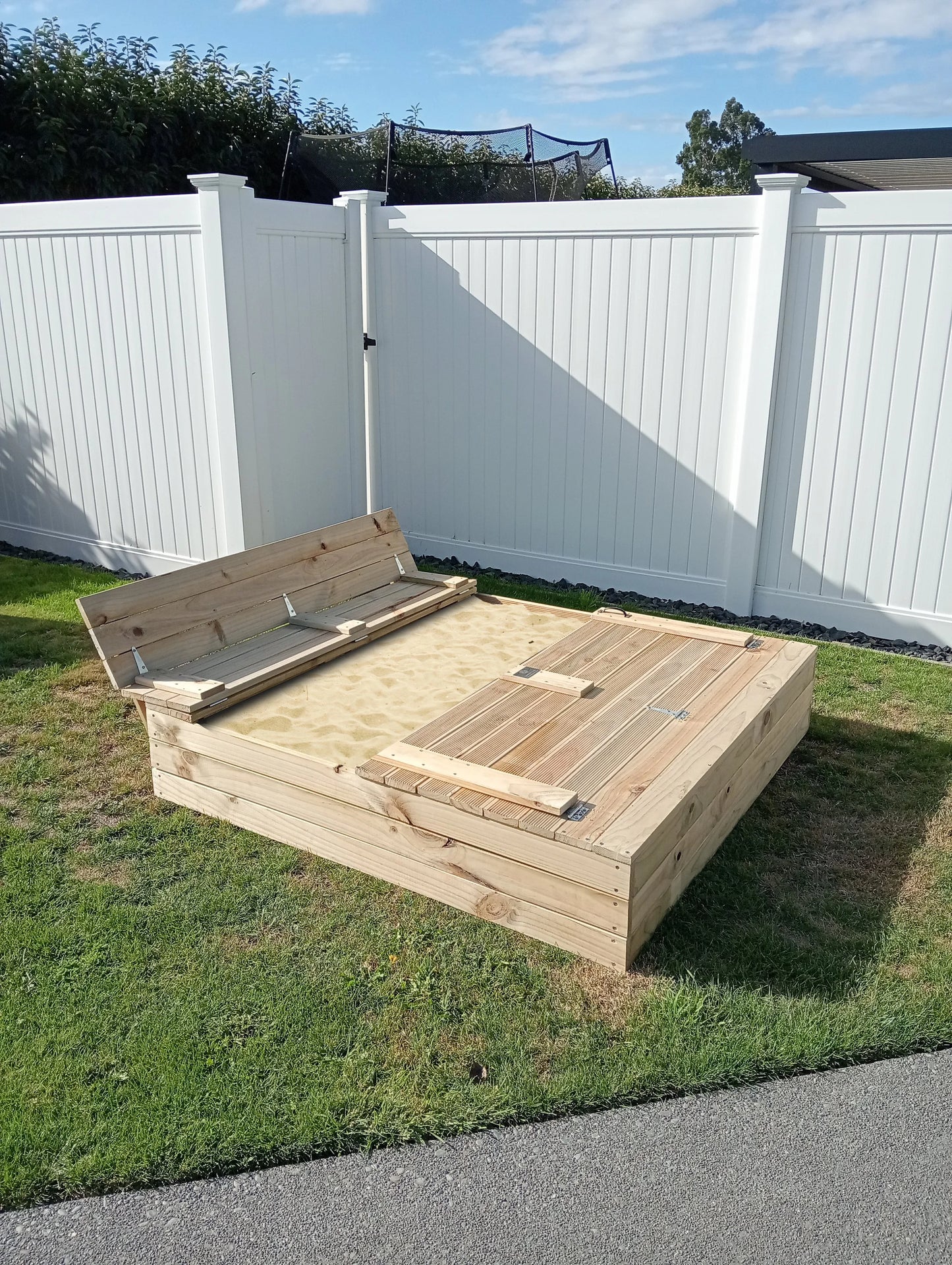 Large sandpit 1.5m x 1.5m with folding lid and seating