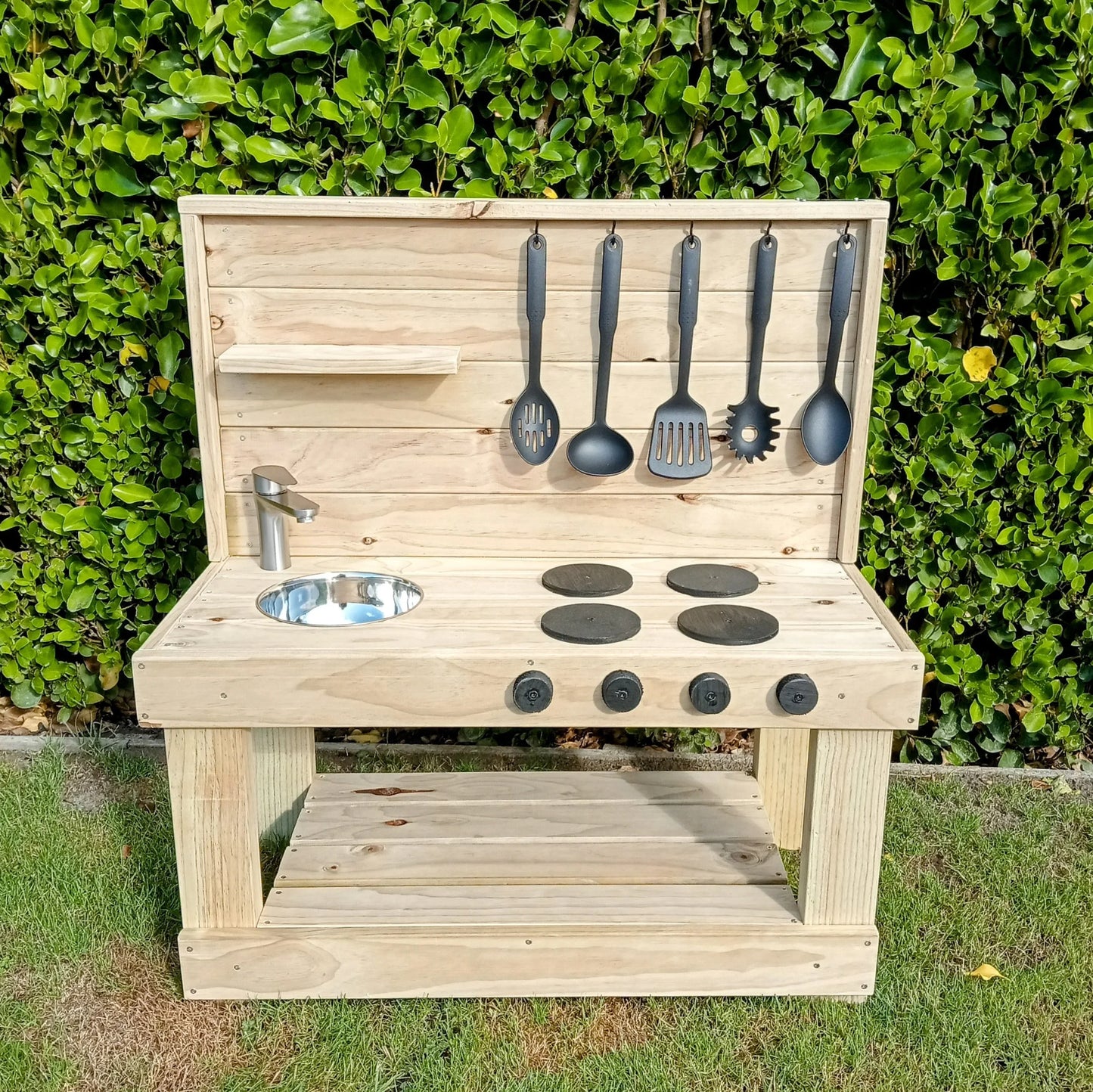 Messy Masterpiece Mud Kitchen! - Medium